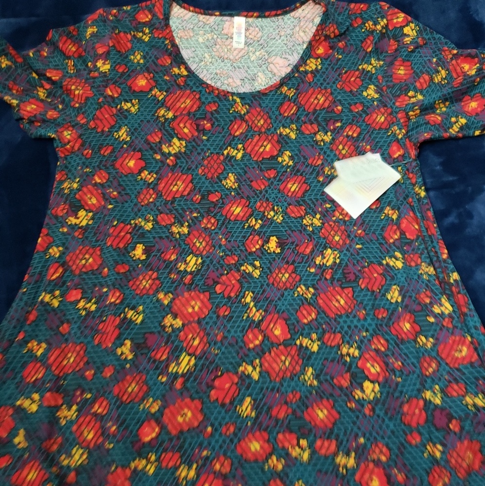Large perfect T lularoe NWT floral